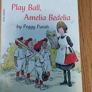 Book: Play Ball Amelía Bedelía